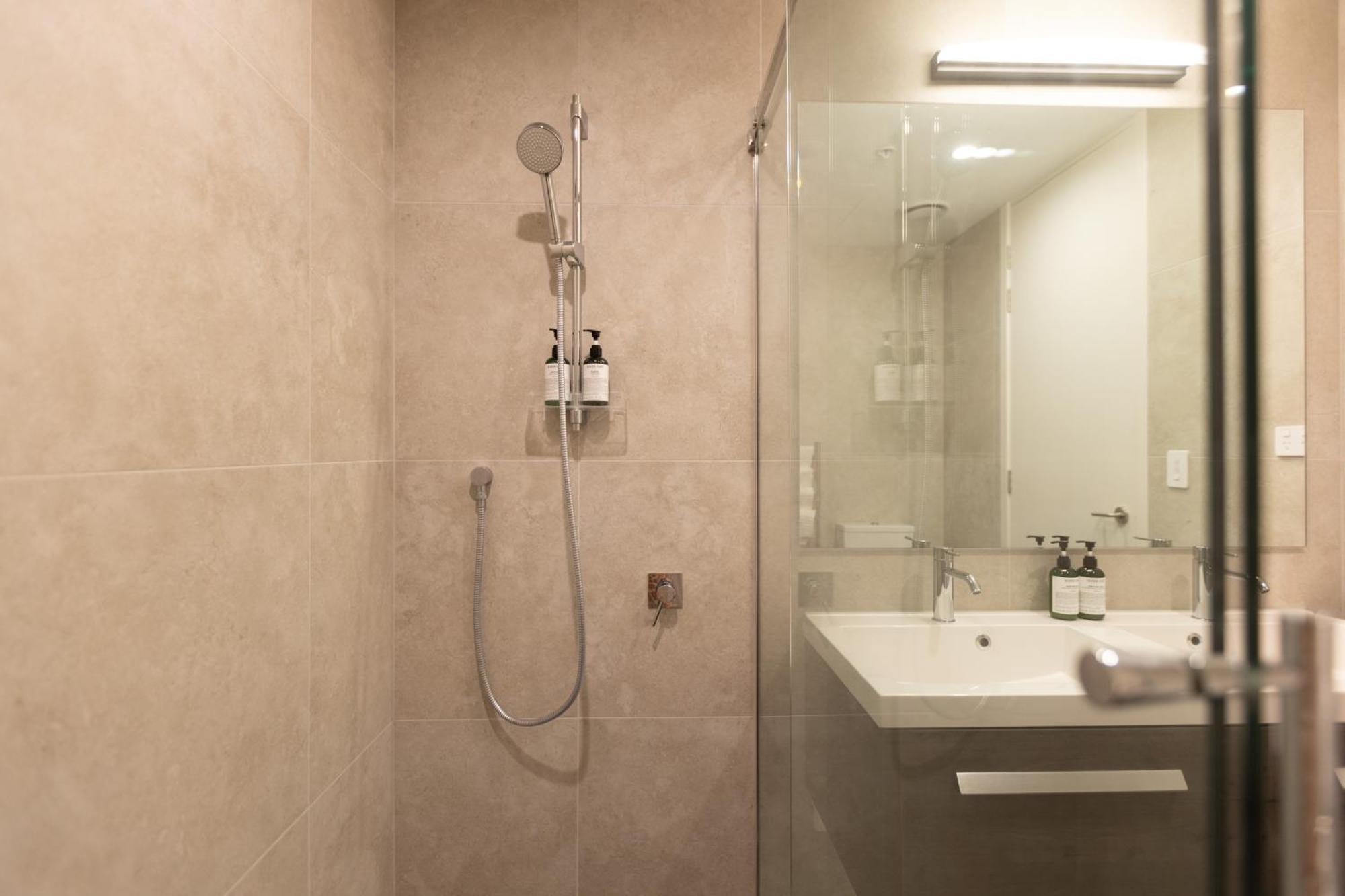 Luxury 2 Bedroom Cbd Apartment With Free Parking كريستتشيرش المظهر الخارجي الصورة